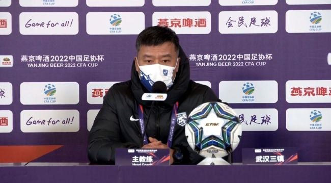他的巨大挺进她的柔软深处